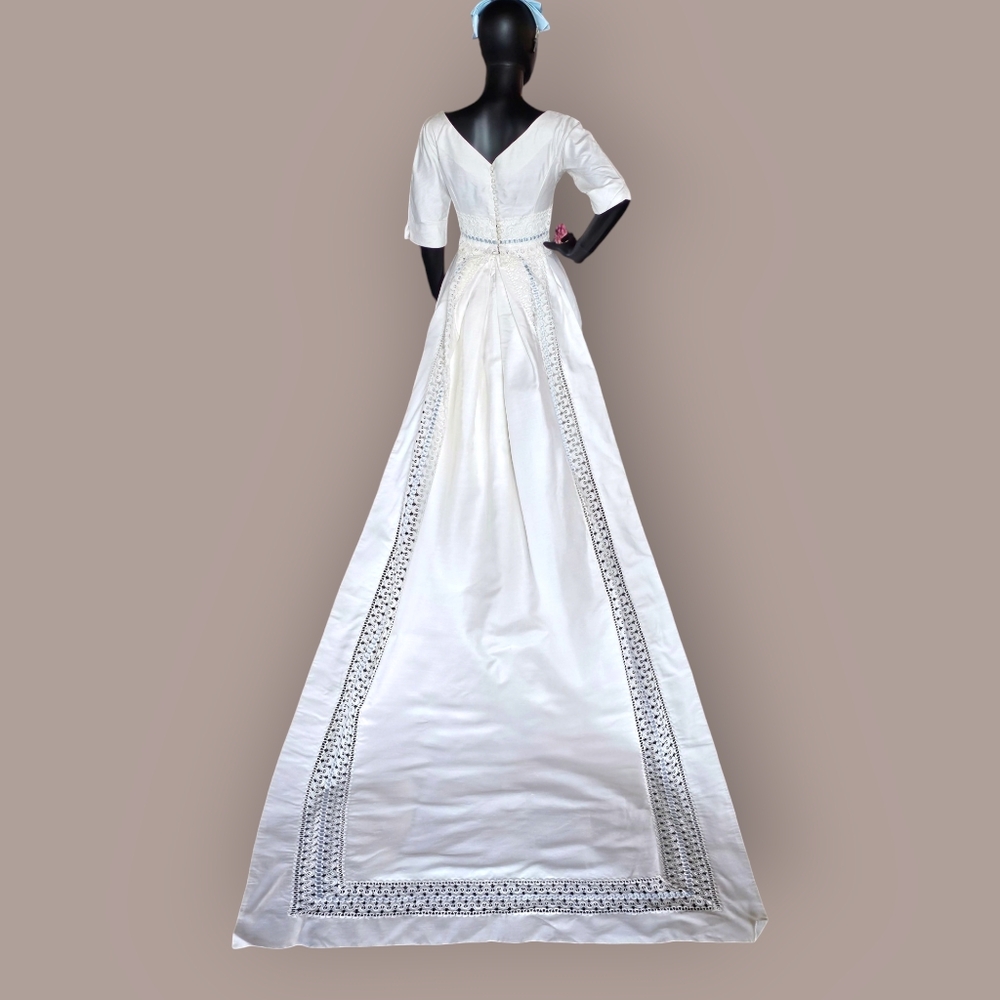 Vintage Cream Silk Wedding Gown W/Guipure Lace and Squared Detachable Train